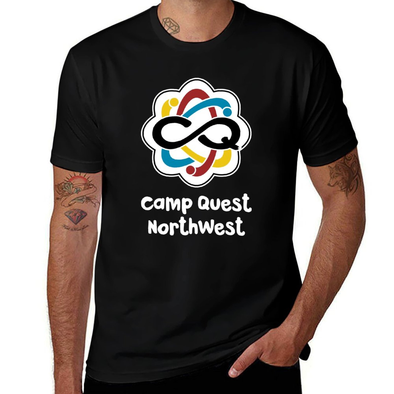 Camiseta com logotipo Camp Que - Quest Outdoor Camping avaliação e preço